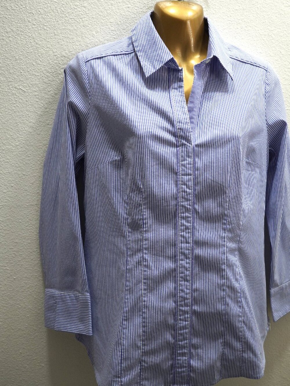White House Black Market Blue White Stripe V-Neck Blouse size 8